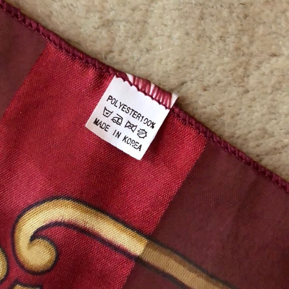 Wow! Gorgeous silky astrological signs & sun scarf - Picture 7 of 7